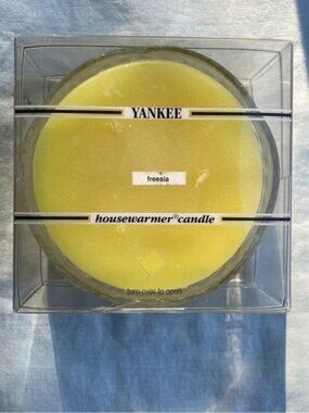NWT NOS vintage Yankee Candle freesia 12.2 oz 3 wick pedestal parlor candle
